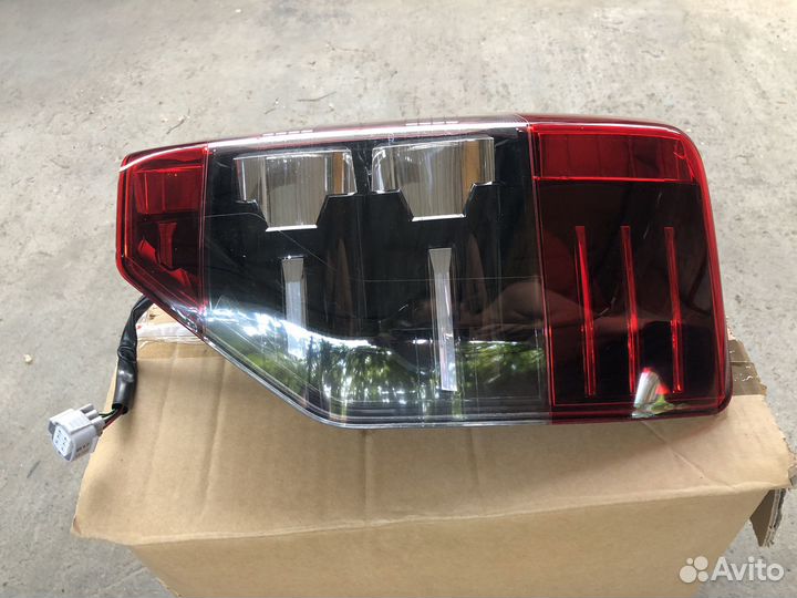 Задний фонарь mitsubishi l200