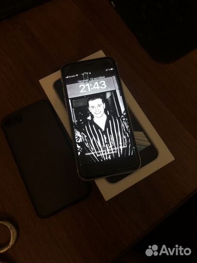 iPhone SE, 64 ГБ