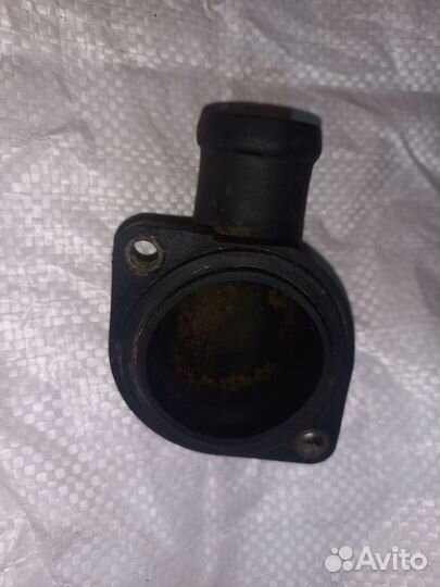 Фланец помпы Пассат Б3 055121121F