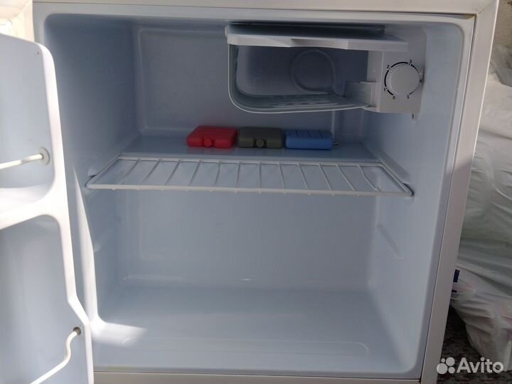 Минихолодильник с морозильной бу