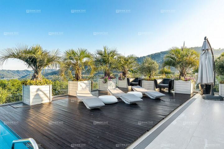 Дом 800 м² на участке 30 сот.