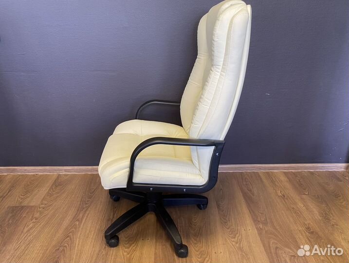 Компьютерное кресло. Кресло руководителя
