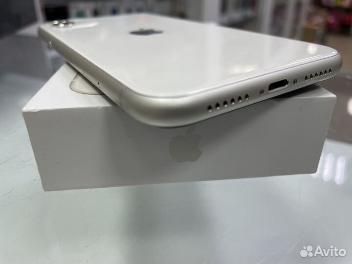 iPhone 11, 64 ГБ