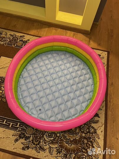 Детский надувной бассейн