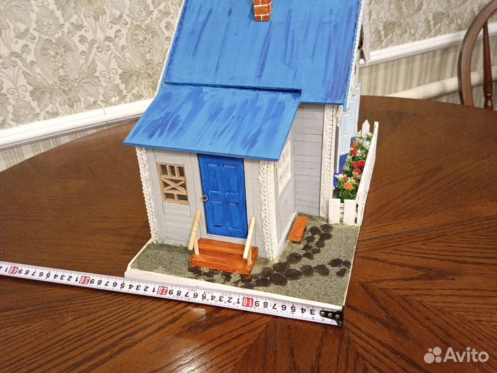 Интерьерный деревянный домик