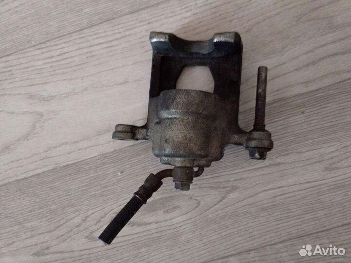 Суппорт задний левый