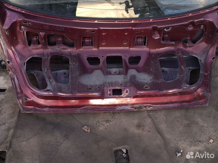 Крышка багажника Mitsubishi Galant