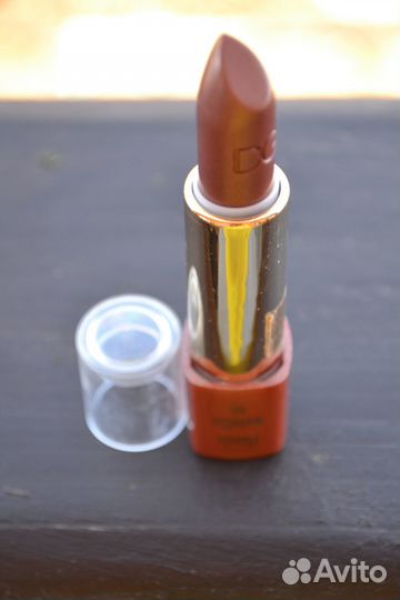 Помада Dolce & Gabbana Classic Cream Lipstick
