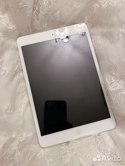 Плaншeт Aрple iPad mini 16Gb Wi-Fi, серебристый