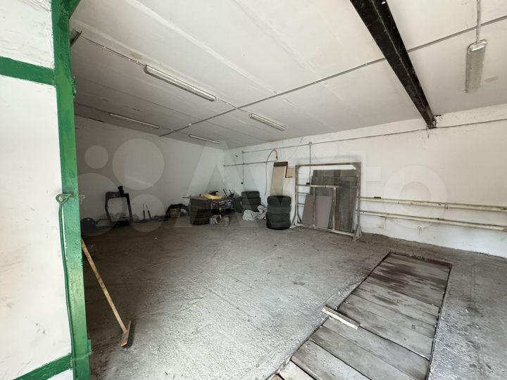 Гараж, > 30 м²