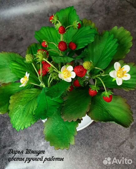 Земляника из холодного фарфора