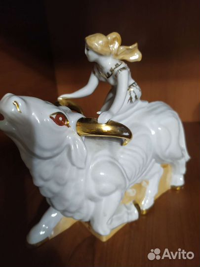 Фарфоровые 