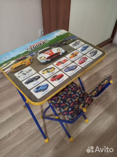 Детский стол со стулом
