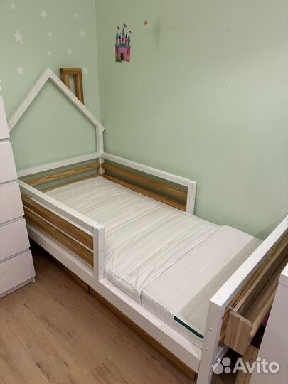 Кровать детская массив
