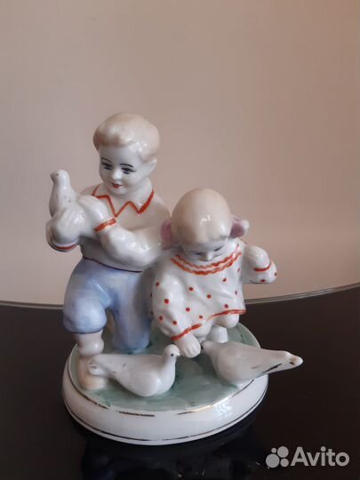 Фарфоровая статуэтка 