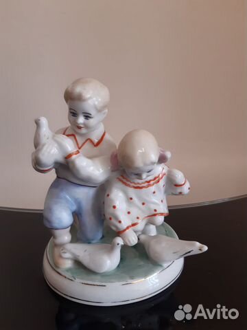 Фарфоровая статуэтка 