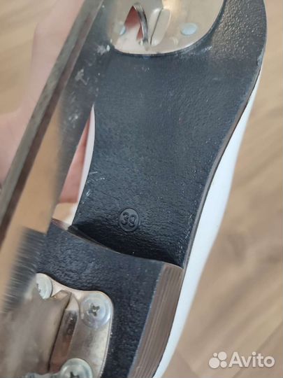 Женские фигурные коньки 39