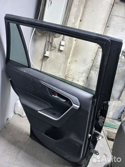 Дверь передняя левая rav4