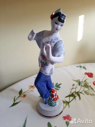 Статуэтка фарфоровая Китайский танец Вербилки СССР