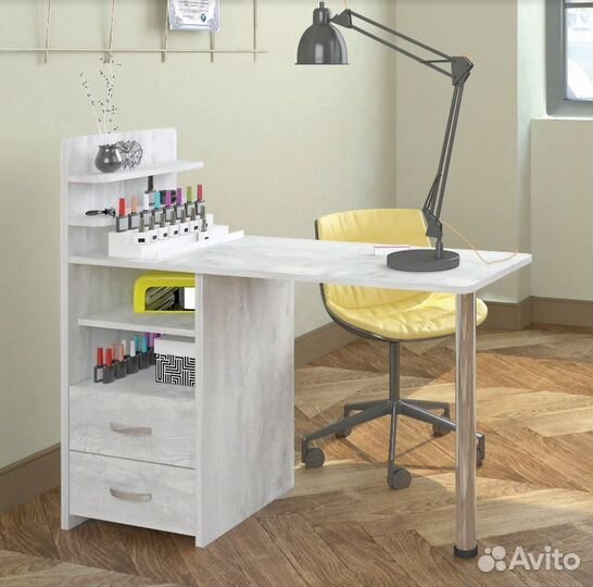 Маникюрный стол