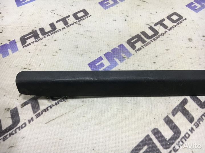 Накладка салазки сиденья правая Шкода Октавия тур