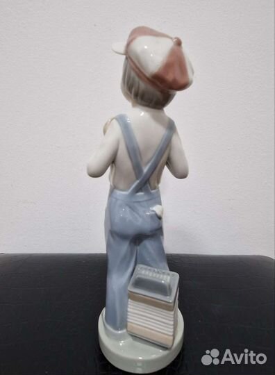 Фарфоровая статуэтка Lladr