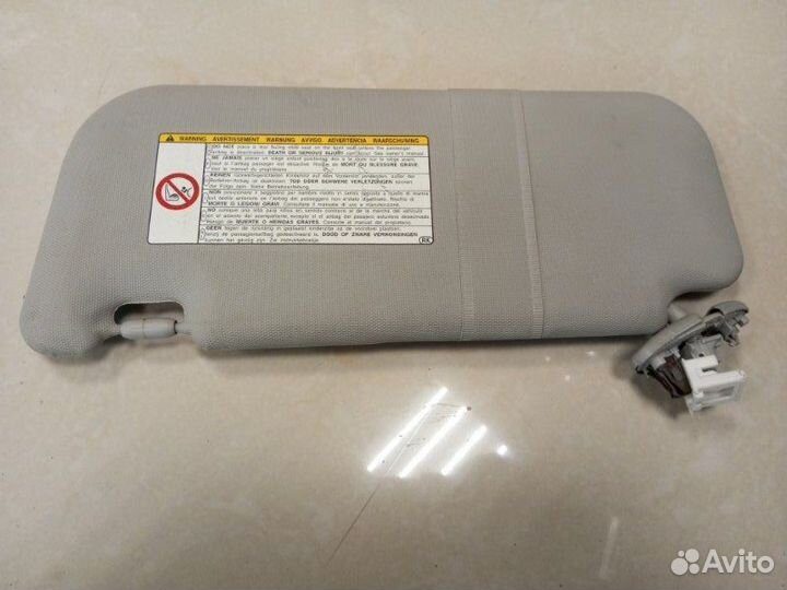 Козырек солнцезащитный правый Toyota Corolla E150
