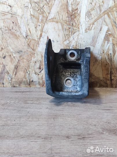 Кронштейн кпп Citroen C-Crosser