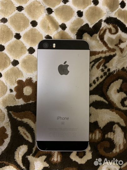 Телефон iPhone SE