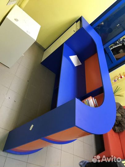 Глянцевая/матовая стойка. Индивидуальный дизайн и