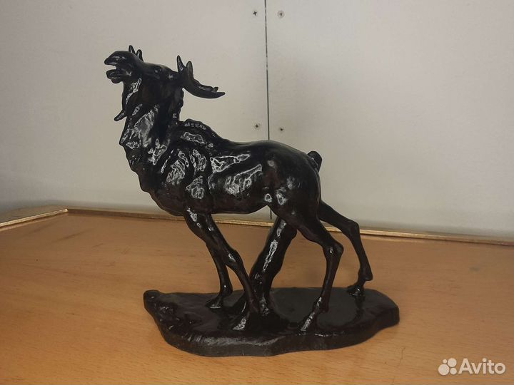 Статуэтка лось