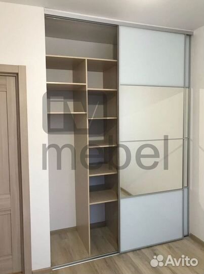 Шкаф с зеркалом