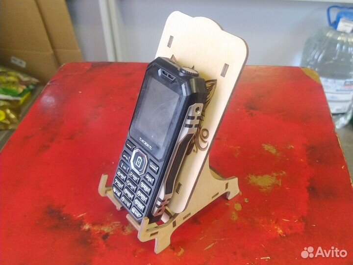 Подставка для телефона из дерева