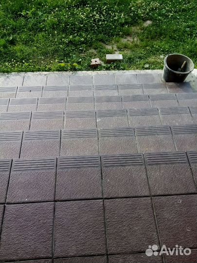 Уложить плитку