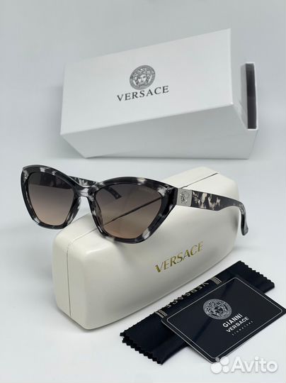 Солнцезащитные очки Versace