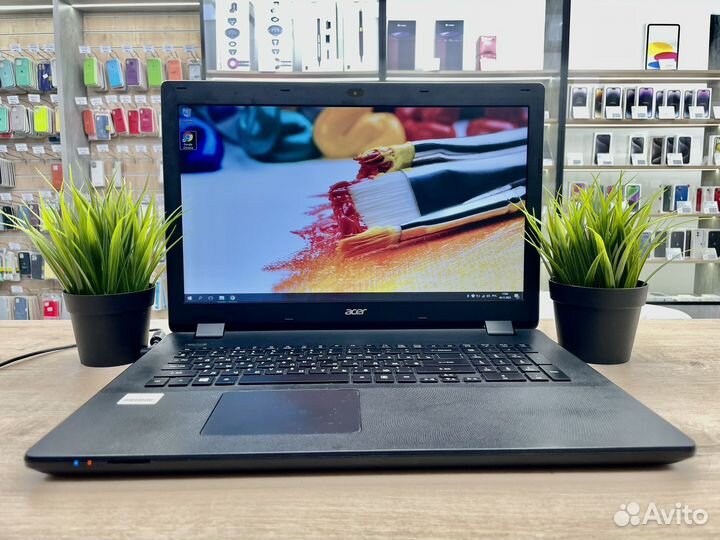 Ноутбук с Огромный экраном 17.3/новый SSD