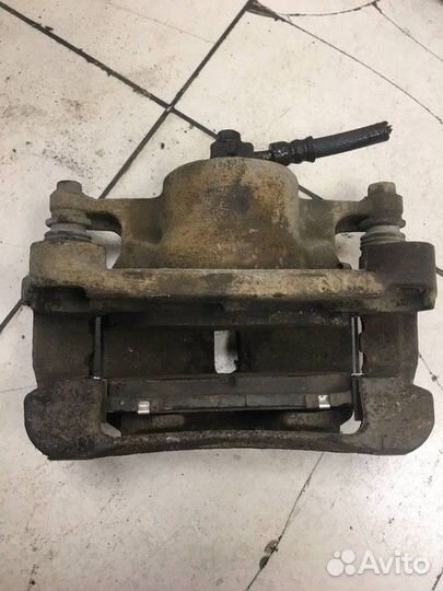 Суппорт тормозной передний правый Nissan Qashqai