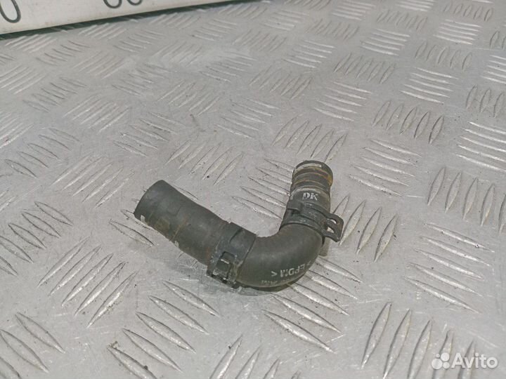Б/У Патрубок охлаждающей жидкости VW#001