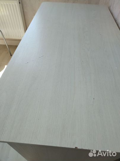 Письменный стол с полкой