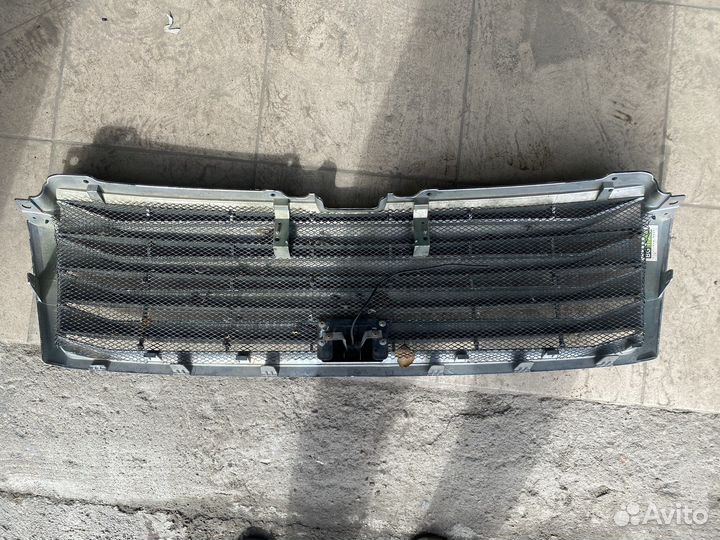 Решетка радиатора Toyota land cruiser