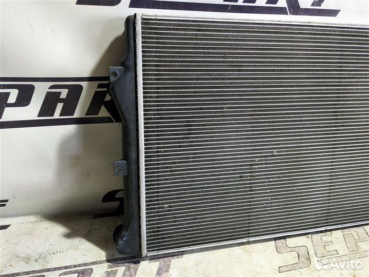 Радиатор охлаждения двигателя Volkswagen Passat B6