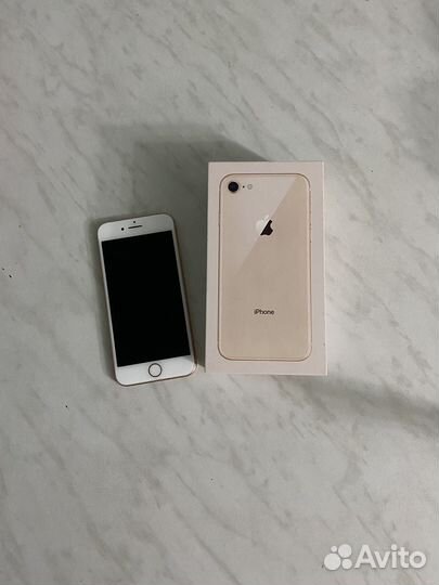 Телефон iPhone 8