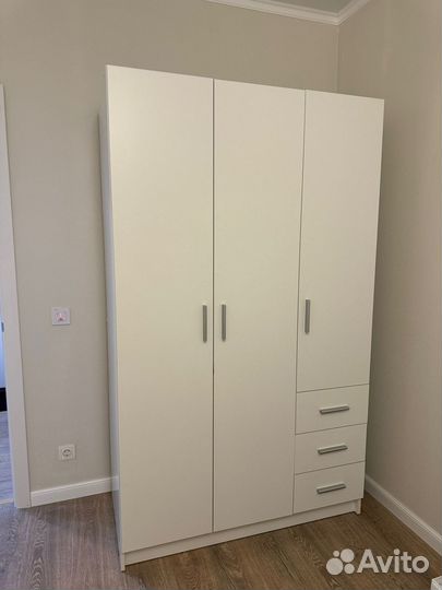 Шкаф белый