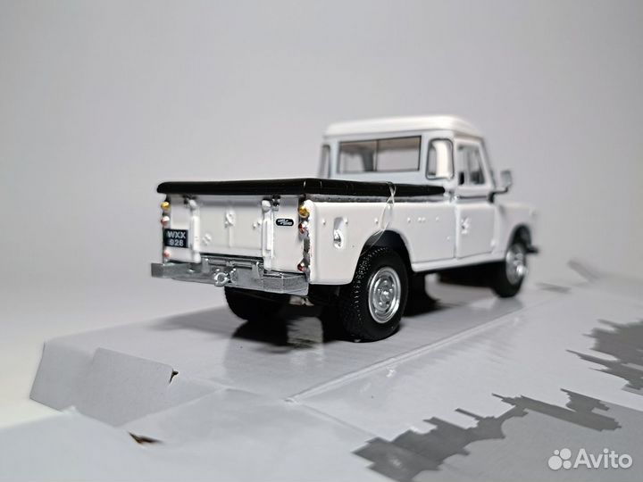 Land Rover Series 109 Pickup white Cararama 1:43