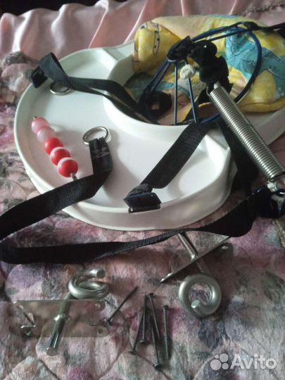 Прыгунки в дверном проеме