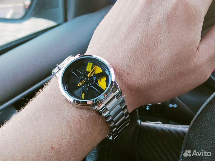 Необычные мужские часы с подвижным циферблатом