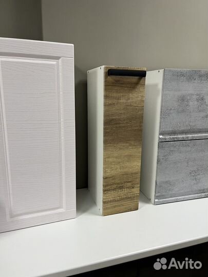 Кухонный гарнитур,шкафы,столы