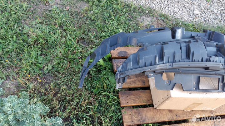 Усилитель переднего бампера Renault Fluence