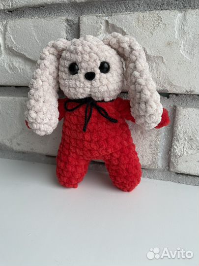 Вязаный зайчик. Игрушки ручной работы