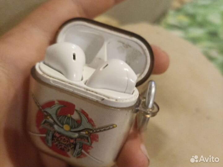 Беспроводные наушники apple airpods